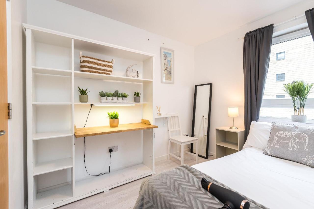 Modern Spacious 3 Bedroom City Centre Apartment - Free Parking - Private Balcony Edimburgo Exterior foto
