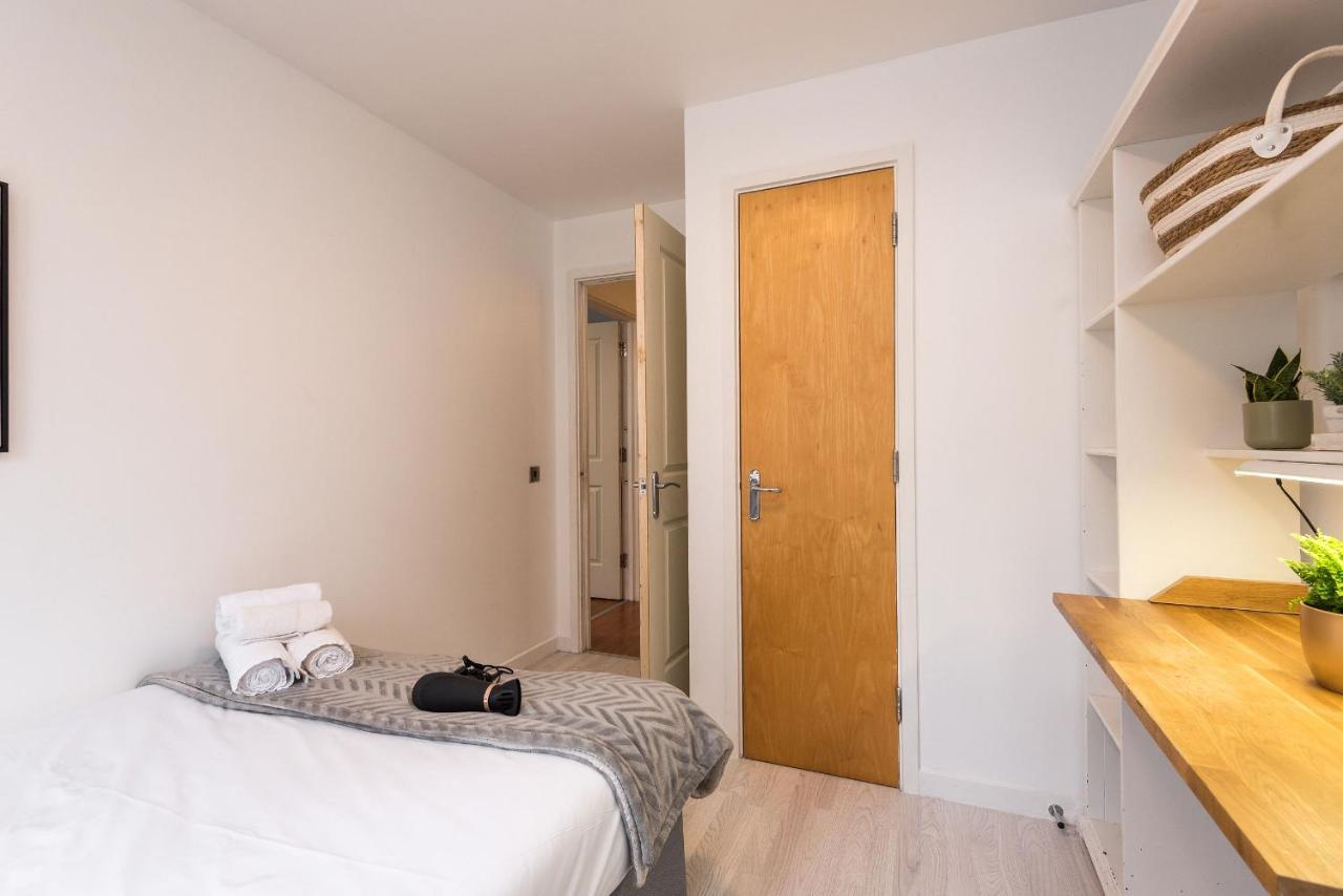 Modern Spacious 3 Bedroom City Centre Apartment - Free Parking - Private Balcony Edimburgo Exterior foto